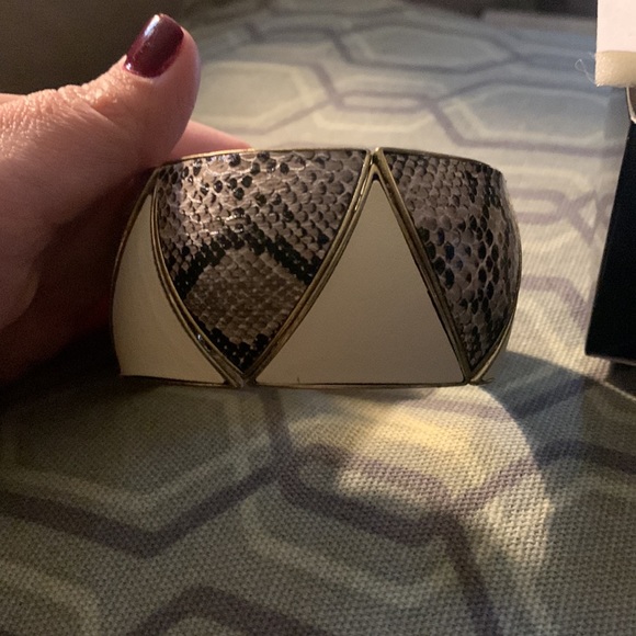 AVON - What It Snakes Stretch Bracelet - Picture 1 of 4